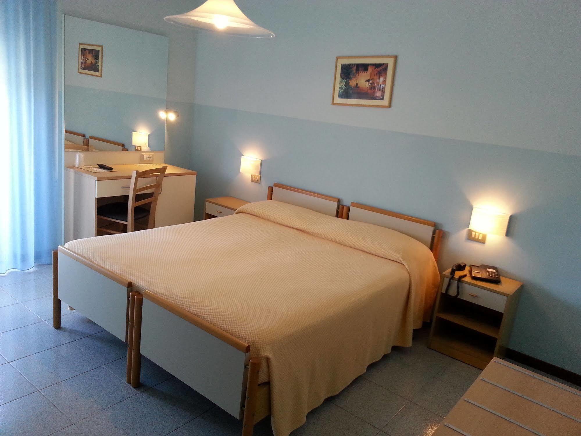 סירמיונה Hotel Marolda מראה חיצוני תמונה