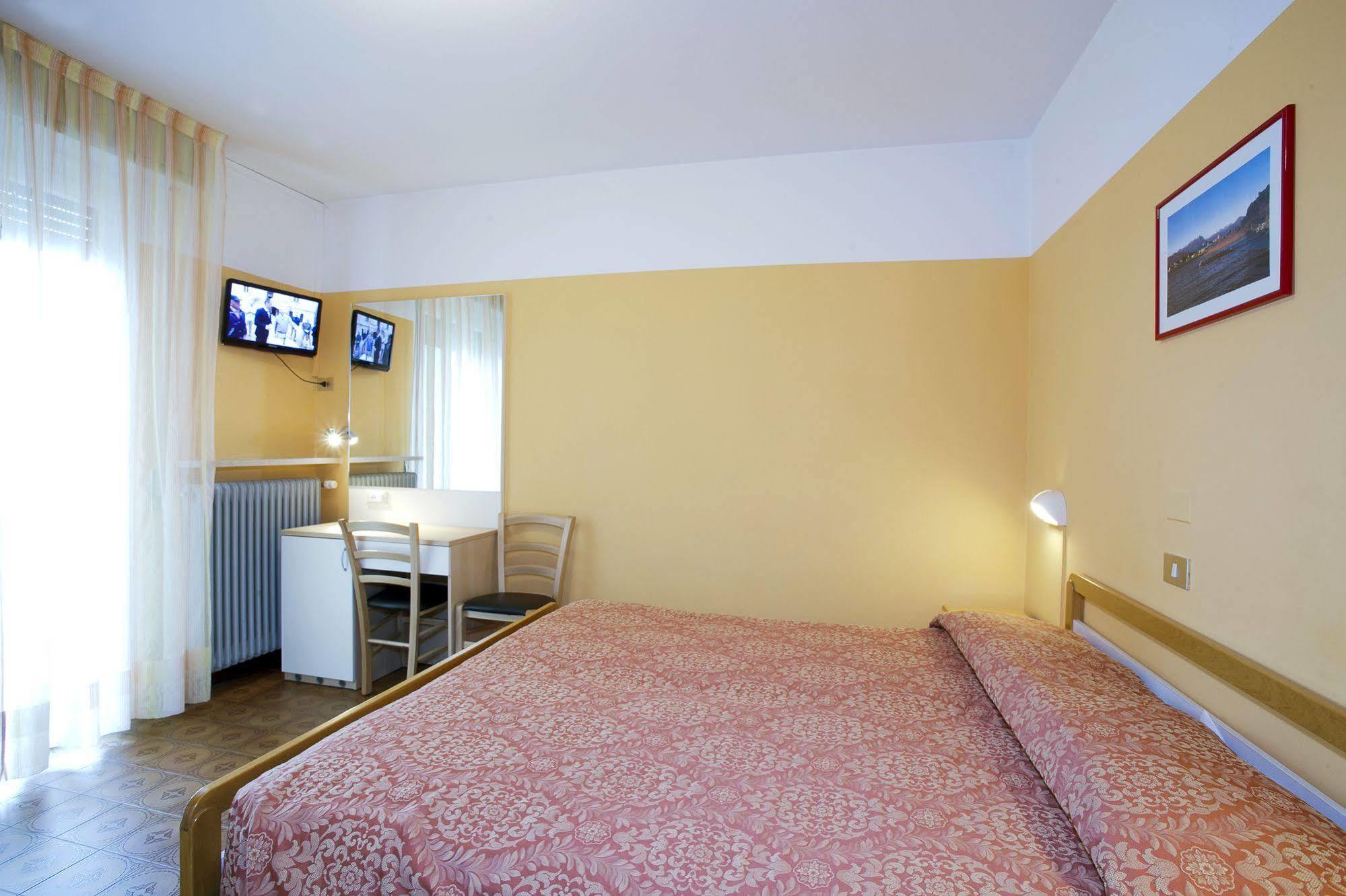 סירמיונה Hotel Marolda מראה חיצוני תמונה