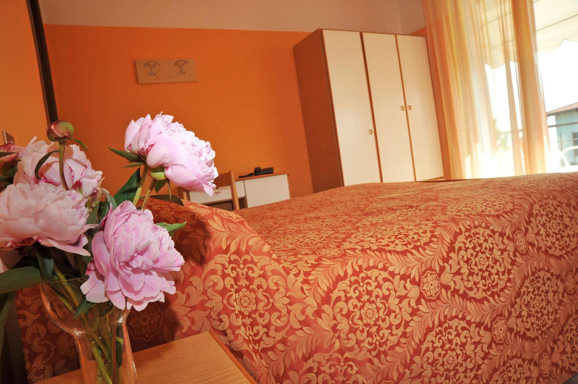 סירמיונה Hotel Marolda מראה חיצוני תמונה