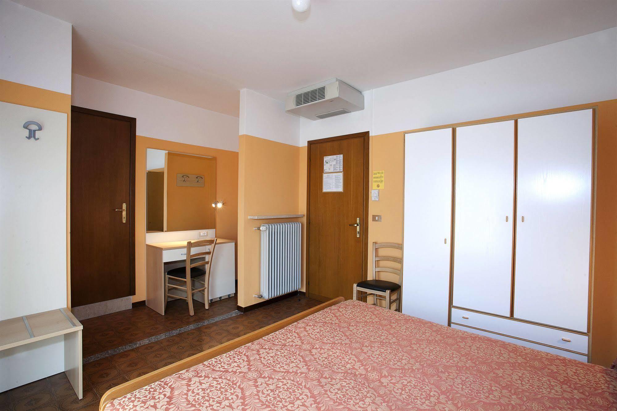 סירמיונה Hotel Marolda מראה חיצוני תמונה